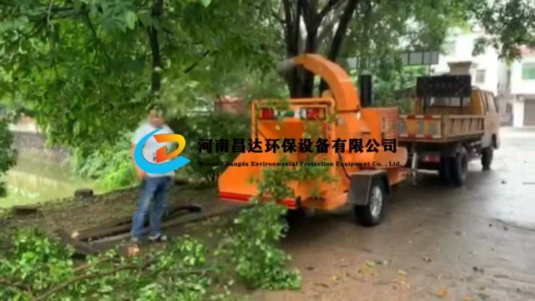 河南昌達HC-6145園林（lín）綠化樹枝粉碎機福建福州客戶使用現場