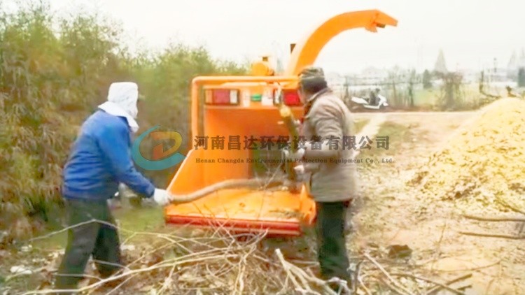 河南昌達HC6145型樹枝粉碎機山東濟南客戶使（shǐ）用現場