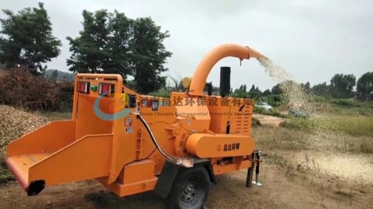 河南（nán）昌達HC-6145園林綠化樹枝粉碎機山東威海客戶使用現場（chǎng）.jpg